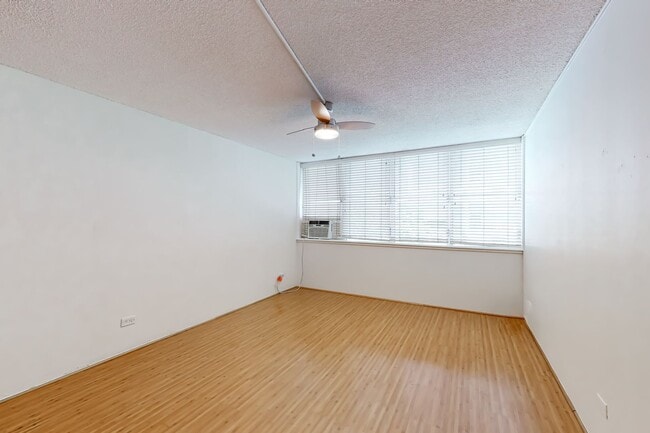 Building Photo - Available July 25! Convenient Location in ...