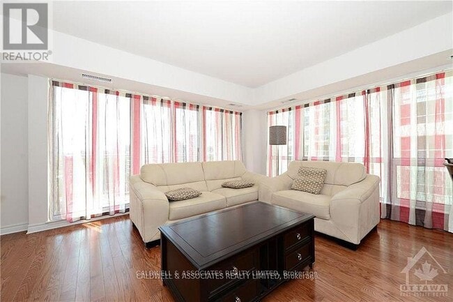 Building Photo - 234 Rideau St