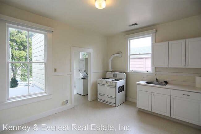 Building Photo - 2 br, 1 bath House - 2430 Bush