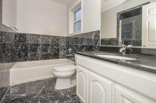 Building Photo - 2 bedroom in San Francisco CA 94116