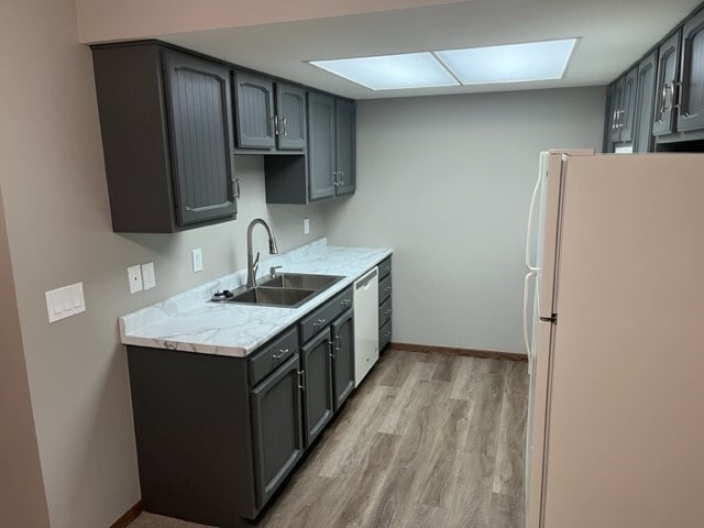 Building Photo - 3584 Neerpark Dr