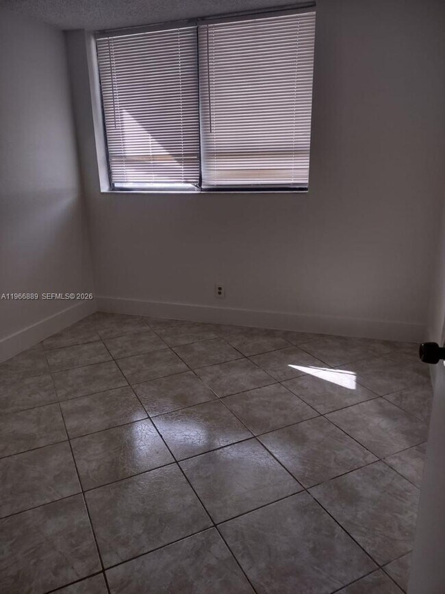 Building Photo - 1880 N Congress Ave