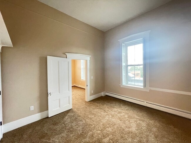 Building Photo - 46 Glass St