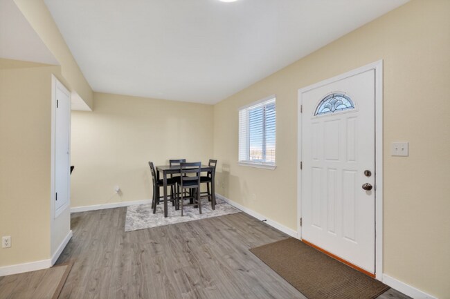 Foto del edificio - 407 Corona Ave