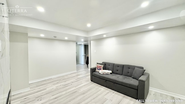 Building Photo - 238 Crombie St