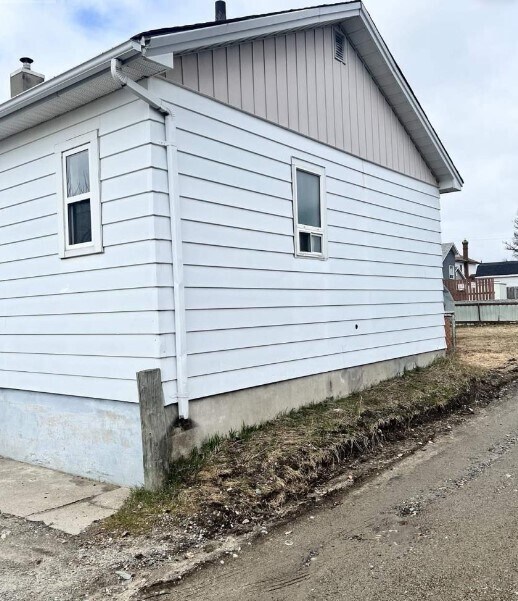 Photo du bâtiment - 1 Bedroom Rental Unit in Timmins – $1,525/month – Water/Sewer + Parking Included!