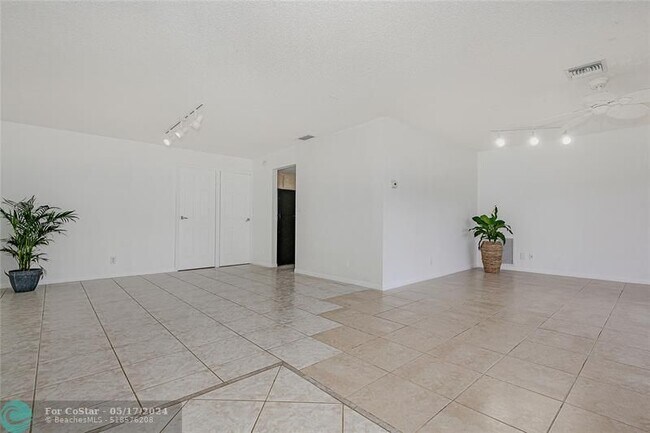 Building Photo - 2831 NW 51st Terrace