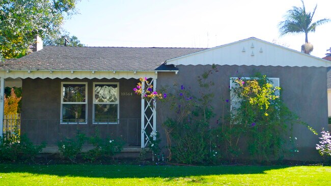 Foto del edificio - 10564 Ayres Ave