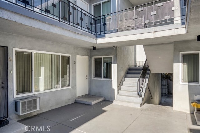 Foto del edificio - 6643 De Longpre Ave