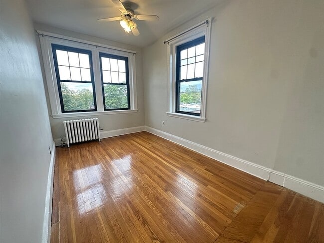 Foto del edificio - 185 Chestnut Hill Ave