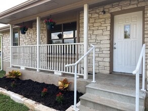 Building Photo - 2501 Peach Tree Ln