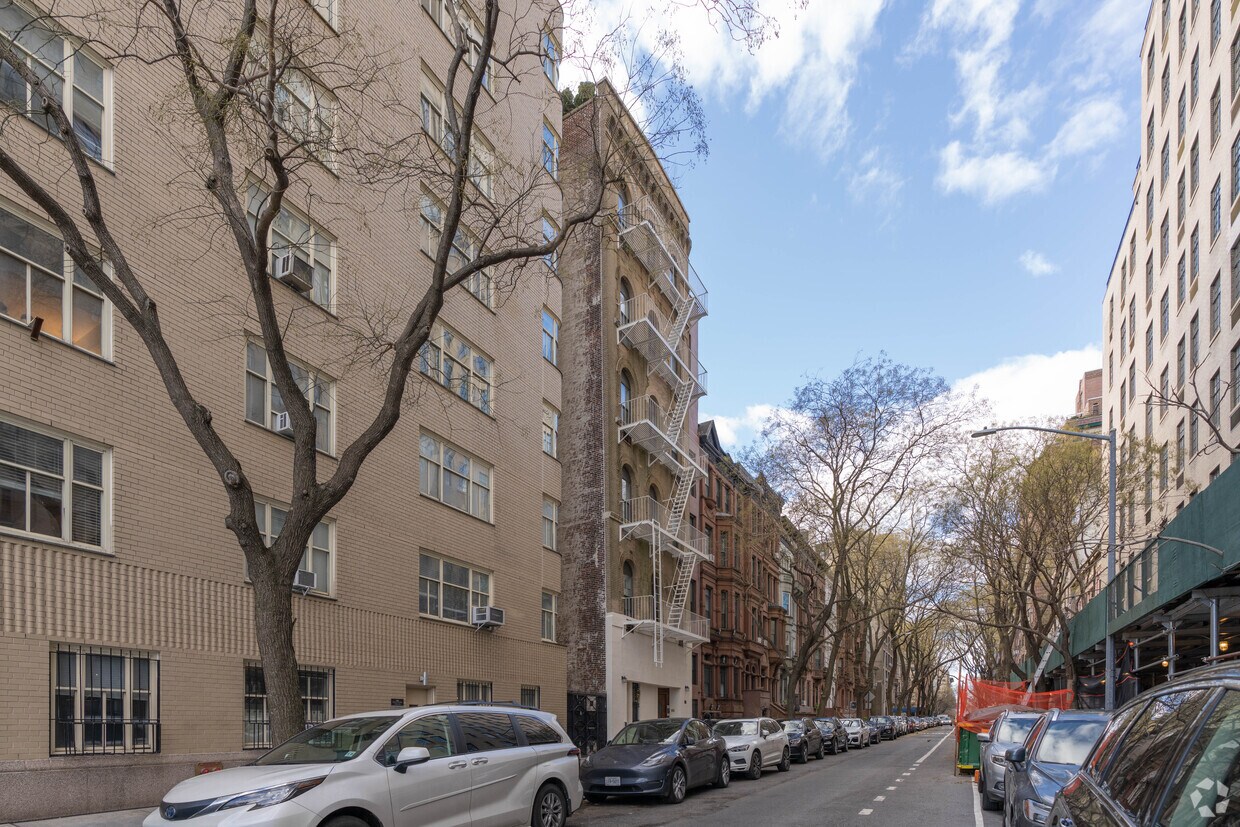 Primary Photo - 2 W 90th St