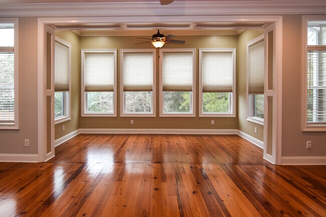 Foto del edificio - 1917 Grandview Ct