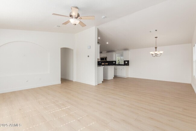 Foto del edificio - 120 N Val Vista Dr