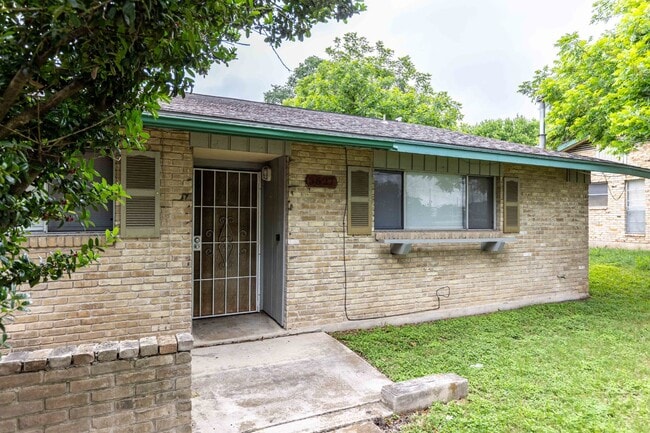 Building Photo - 5627 Walzem Rd