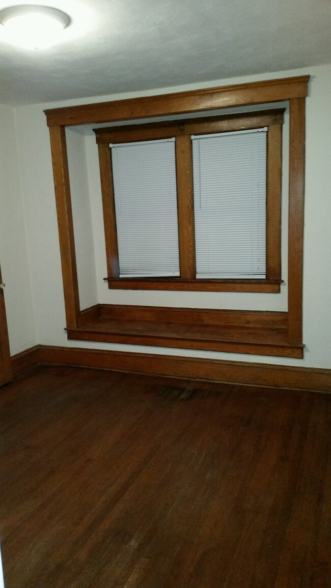 Building Photo - 17 Elm St
