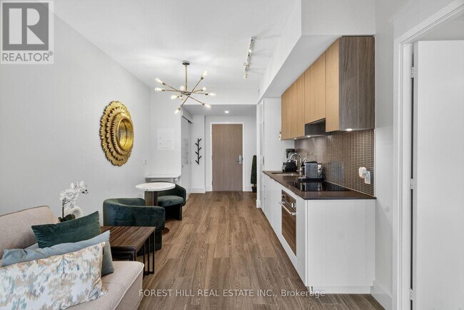 Building Photo - 161-161 Roehampton Ave