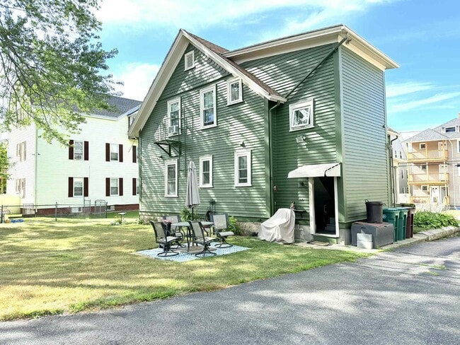 Building Photo - 397 Carrington Ave