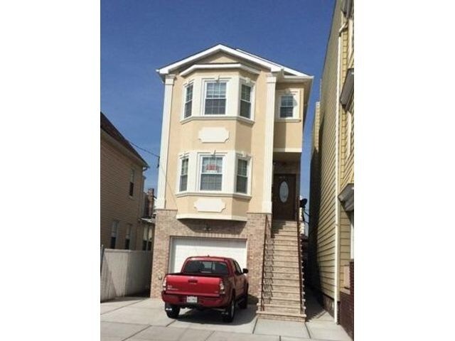 Primary Photo - 714 Hamilton St