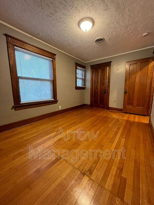 Building Photo - 1501 S 11th St