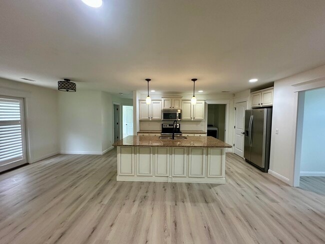 Foto del edificio - 2004 Bates Creek Dr