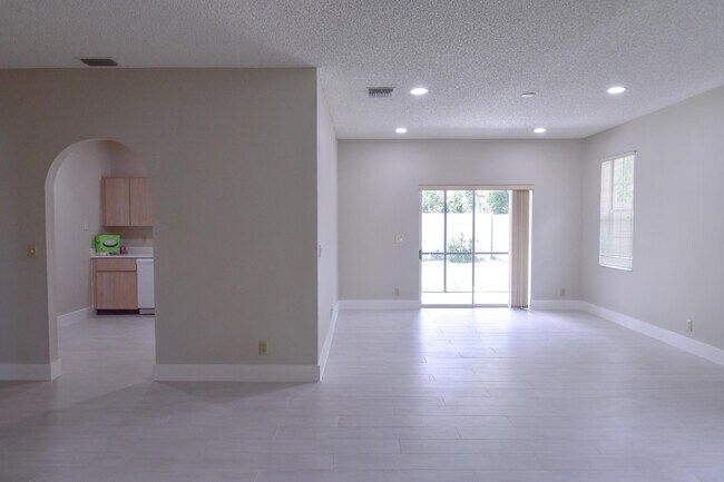 Foto del edificio - 118 Sims Creek Ct