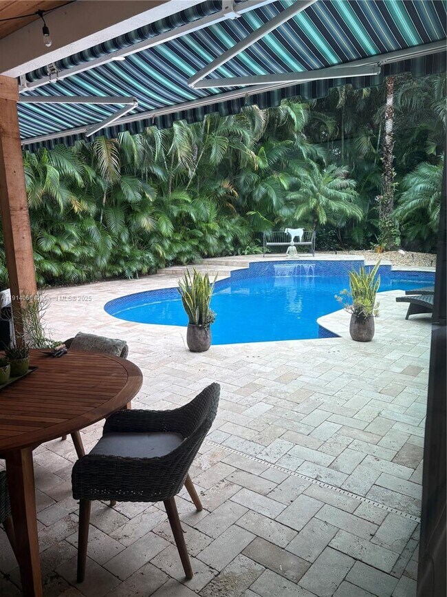 Foto del edificio - 159 Oakwood Ln