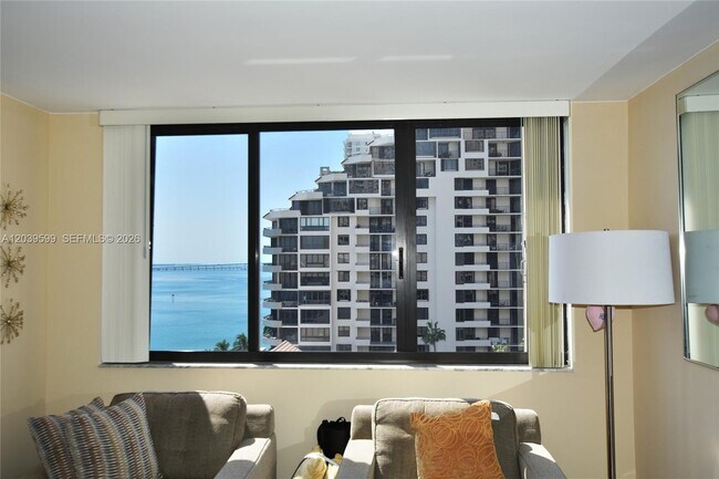 Foto del edificio - 540 Brickell Key Dr