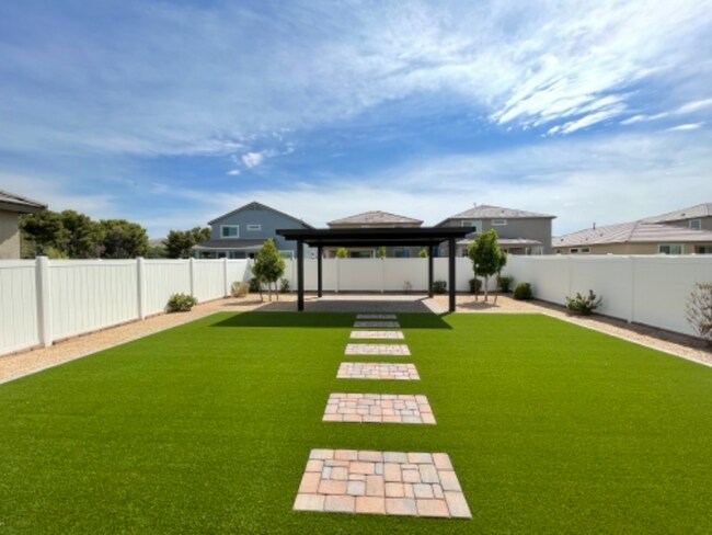 Foto del edificio - 2437 E Alta Vista Rd