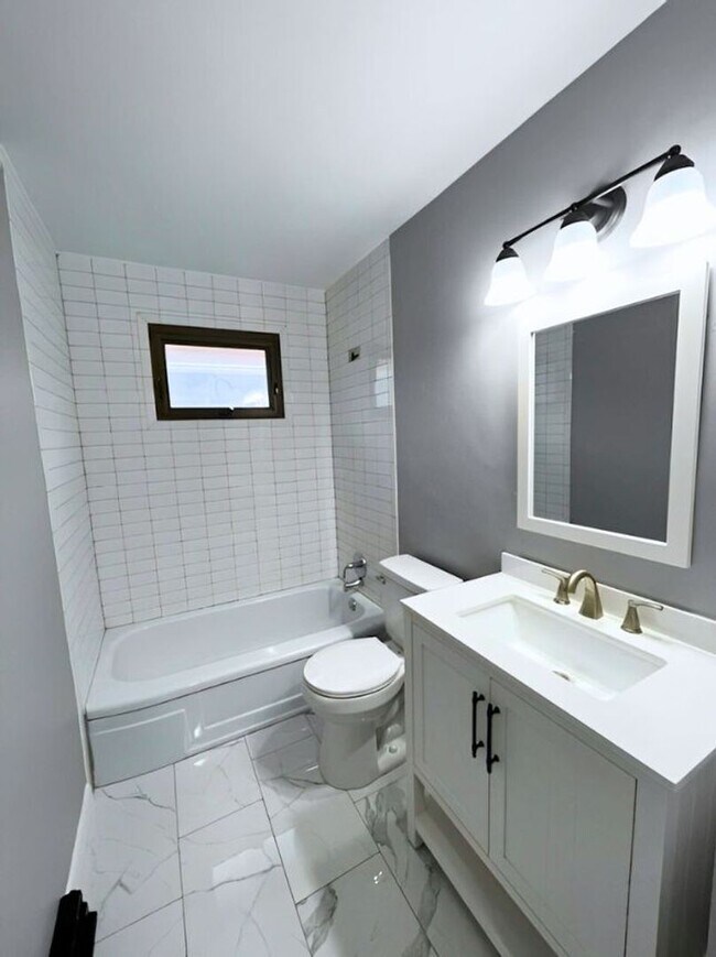 Foto del edificio - Beautiful 3 Bedroom Home in North Columbus!
