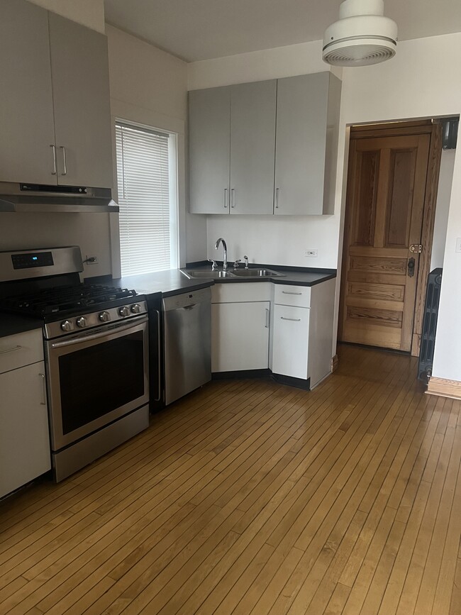 Building Photo - 1714 N Honore St