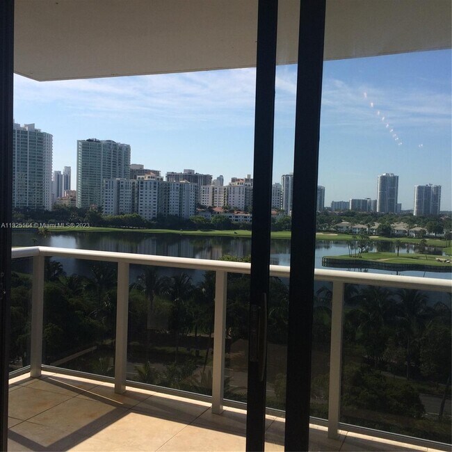 Foto del edificio - 3625 N Country Club Dr