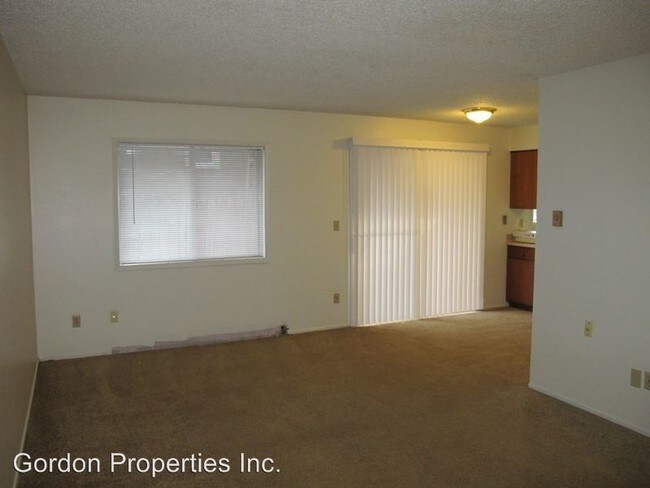 Building Photo - 4406 SE 28th Ave
