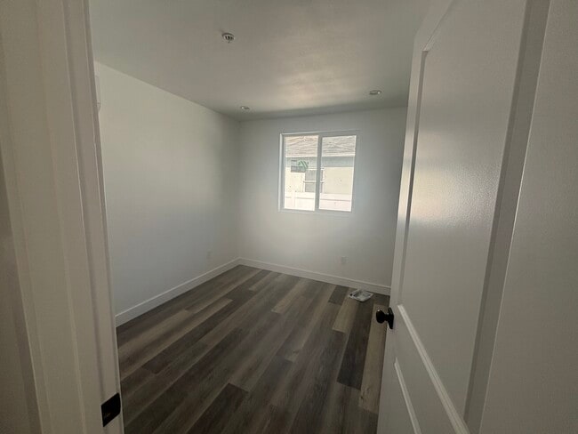 Foto del edificio - 3006 S Palm Grove Ave