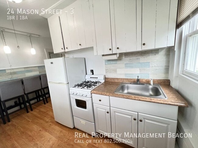 Building Photo - 24 Mason St