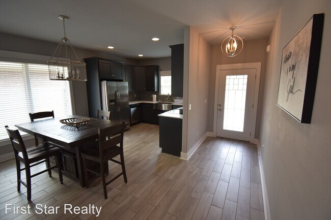 Foto del edificio - 4 br, 2.5 bath House - 715 N Salem - Lot 1...