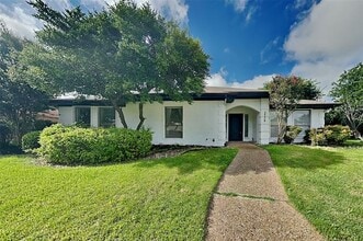 Building Photo - 3736 Solarium Pl