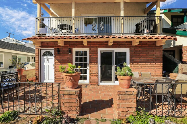 Building Photo - 131 Opal Ave