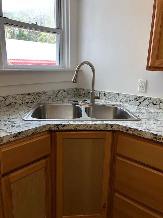 Building Photo - 55 Main St