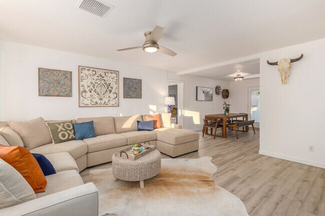 Foto del edificio - 1813 N 75th Pl
