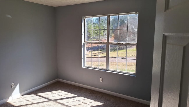 Building Photo - 128 Live Oak Dr