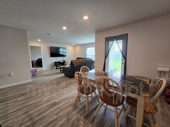 Building Photo - 4404 White Cedar Ct