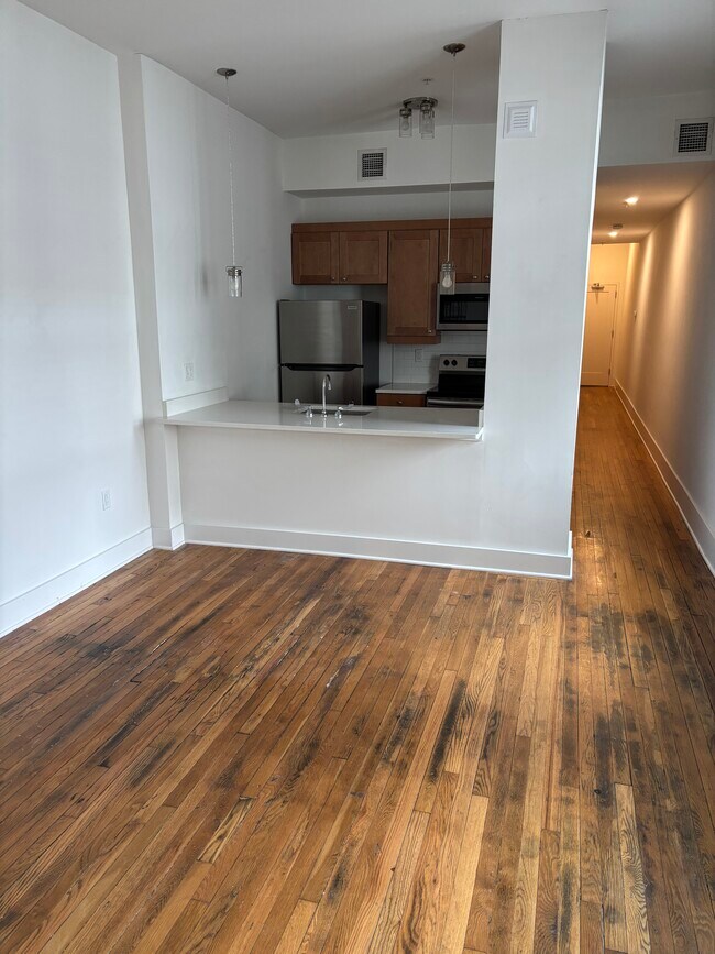 Building Photo - 302 E Grace St