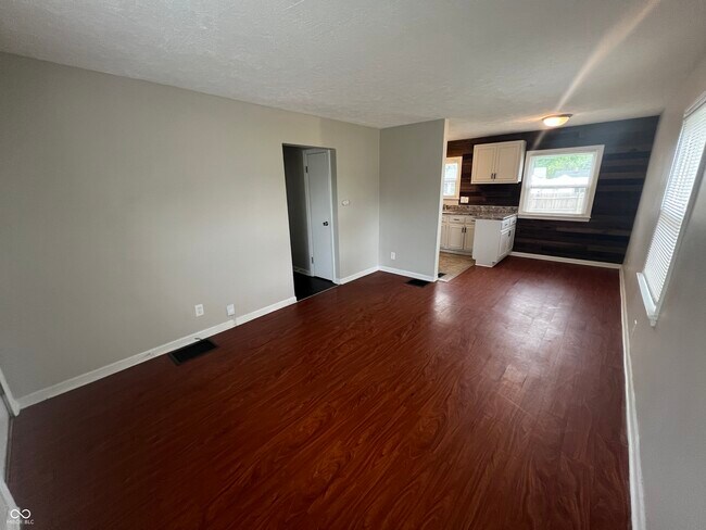 Foto del edificio - 5322 E 19th Pl