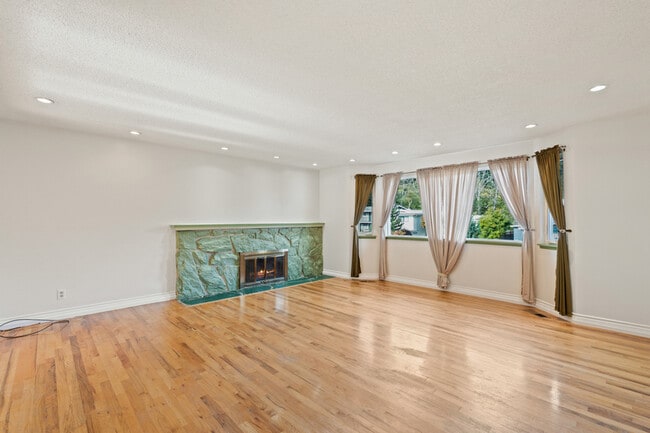 Photo - 8506 224th St SW House