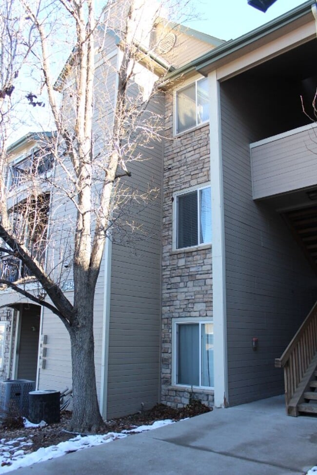 Building Photo - 7429 S Alkire St