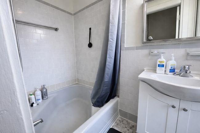 Building Photo - 31 Queensberry St