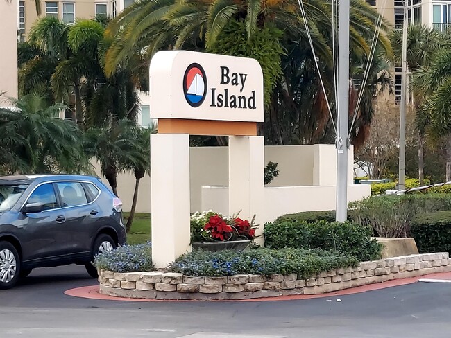 Building Photo - 7645 Sun Island Dr S