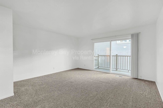 Building Photo - 215 2nd St
