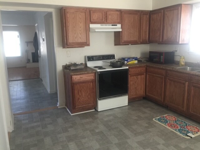 Building Photo - 629 Folkstone Way